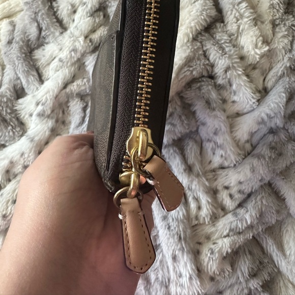 Coach monogram zipper wallet-used like new condition - Picture 7 of 10